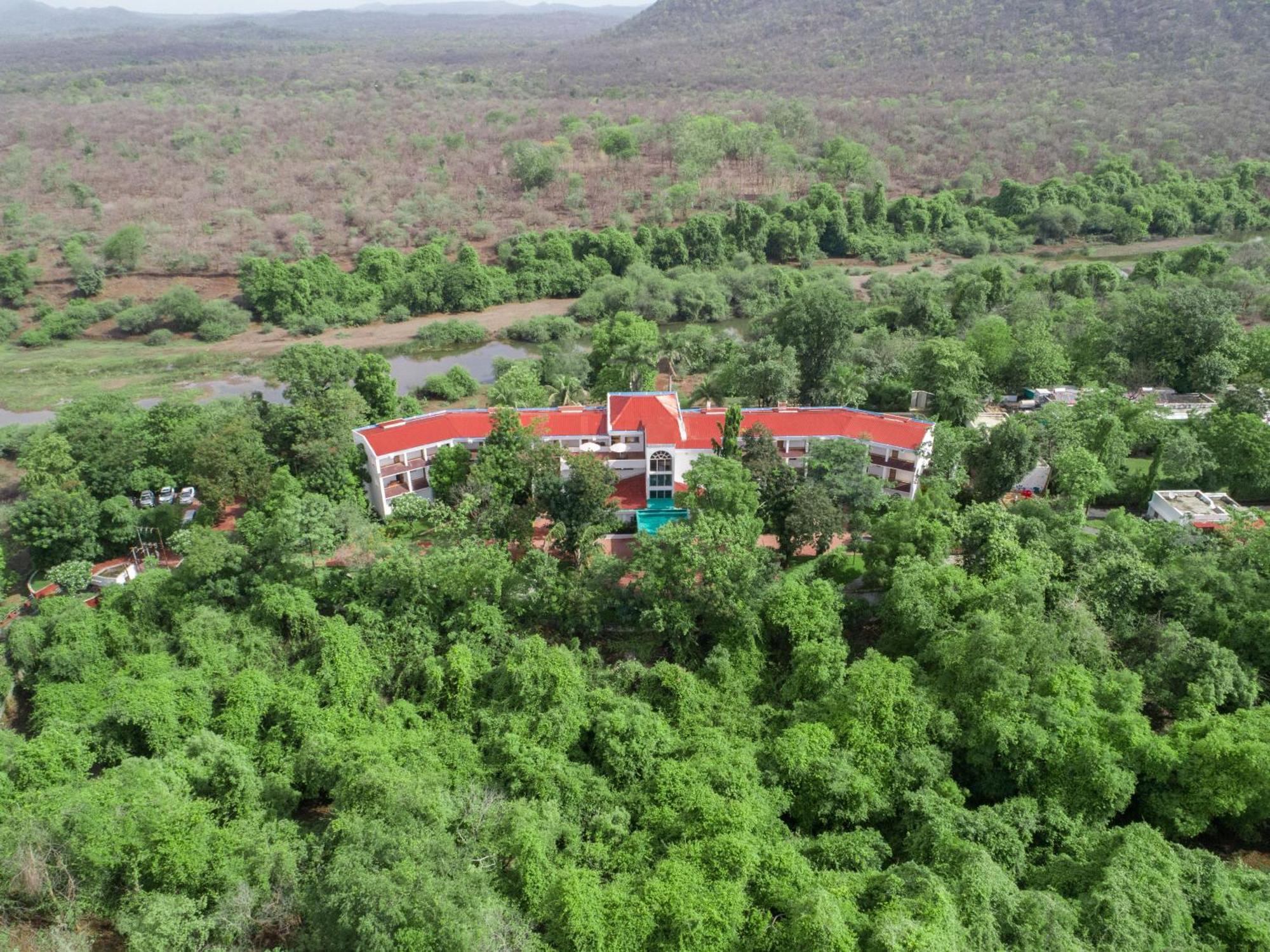 Hotel Gir Serai - Ihcl Seleqtions Sasan Gir Exterior foto